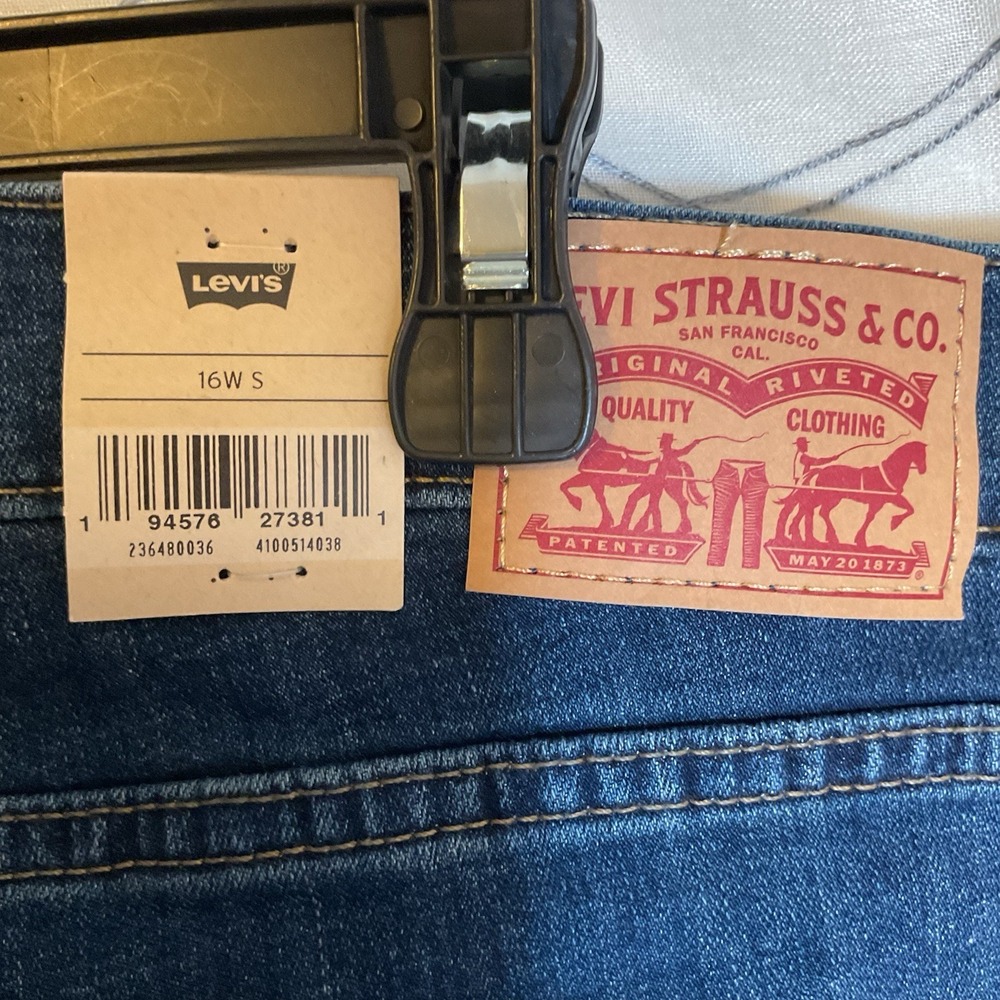 NWT Levi's Jeans Classic Straight Denim Woman's Short Mid Rise Classic Size 16S - Picture 5 of 11